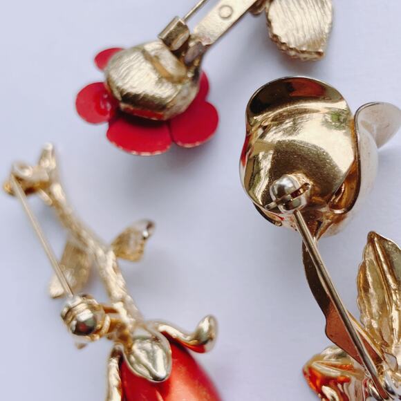 Vintage Lot of 3 Mid Century Red Enamel Rose Brooches Gold Tone Floral Pin Set - Picture 9 of 13